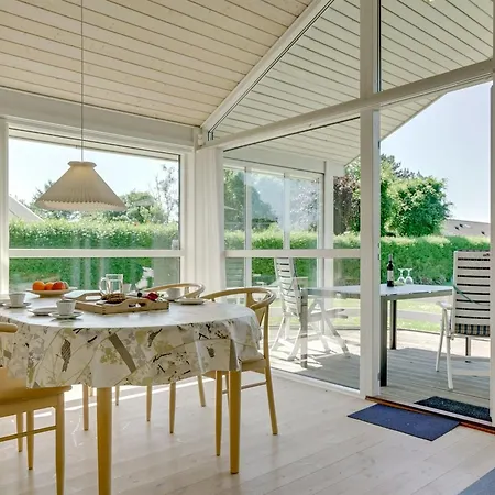 Maybritt - 100m From The Sea By Interhome בית נופש אוטרופ