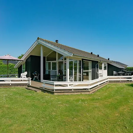 Maybritt - 100m From The Sea By Interhome אוטרופ